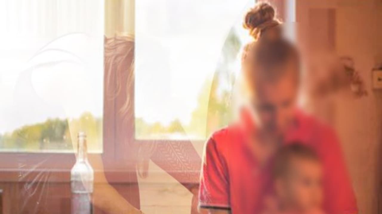 குடிபோதையில் பெற்ற குழந்தைகளின் உயிருக்கே ஆபத்து விளைவித்த தாய்; குடிபோதையில் பெற்ற குழந்தைகளின் உயிருக்கே ஆபத்து விளைவித்த தாய்;