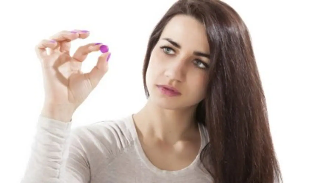 மாதவிலக்கைத் தள்ளிப்போட மாத்திரைகளைப் பயன்படுத்துவது நல்லதா? மாதவிலக்கைத் தள்ளிப்போட மாத்திரைகளைப் பயன்படுத்துவது நல்லதா?