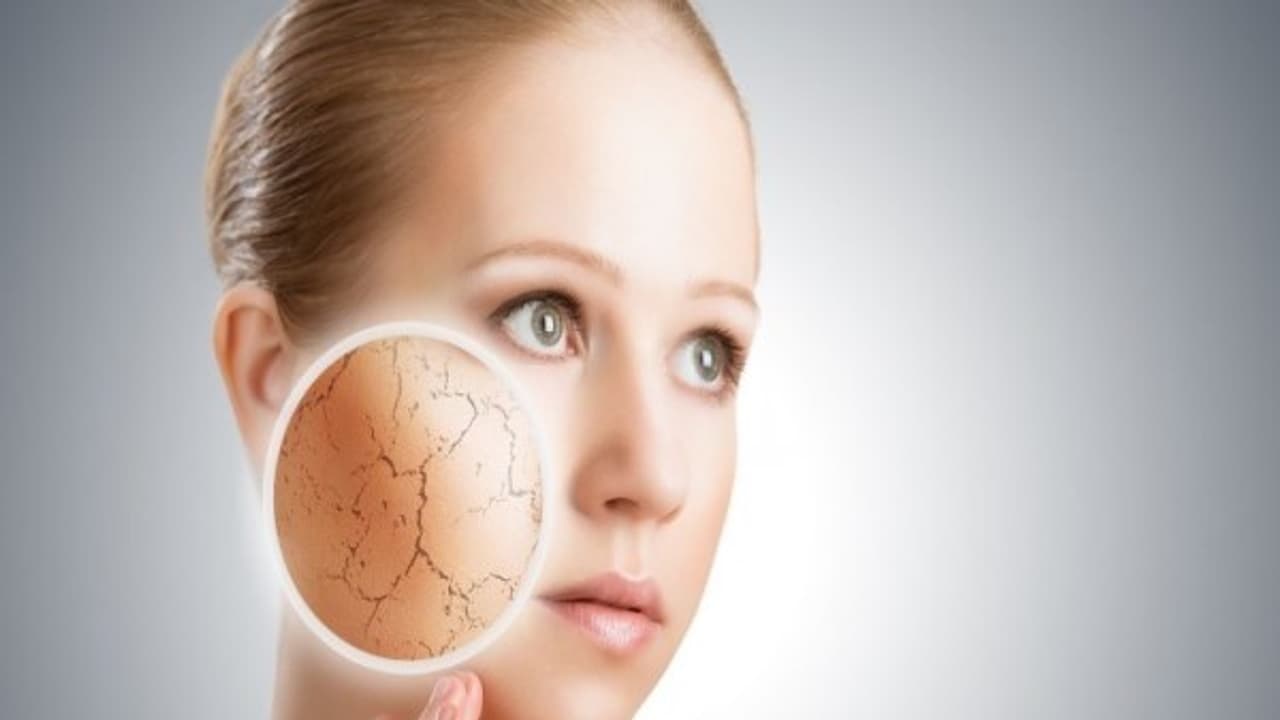 உங்களுக்குத் தெரியுமா? நீர் பற்றாக்குறையினால் கூட சருமத்தில் எரிச்சல், தேமல் போன்றவை உண்டாகும்... உங்களுக்குத் தெரியுமா? நீர் பற்றாக்குறையினால் கூட சருமத்தில் எரிச்சல், தேமல் போன்றவை உண்டாகும்...