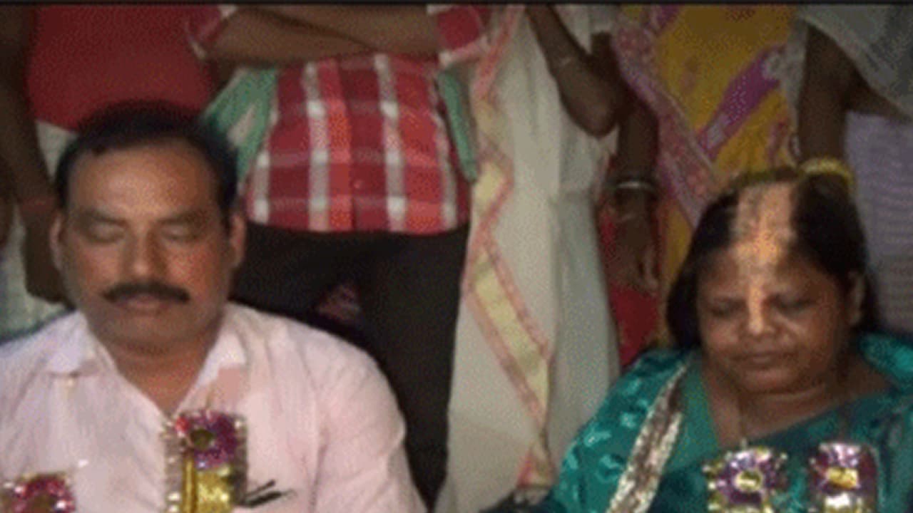 ಡಿಜಿಟಲ್ ಲವ್ ಸ್ಟೋರಿ: ಮಿಸ್ಡ್ ಕಾಲ್ ಕೊಟ್ಟ ವಿವಾಹಿತ ಮಹಿಳೆಯ ಮೇಲಾಯ್ತು ಪ್ರೀತಿ, ಈಗ ಮದುವೆ! ಡಿಜಿಟಲ್ ಲವ್ ಸ್ಟೋರಿ: ಮಿಸ್ಡ್ ಕಾಲ್ ಕೊಟ್ಟ ವಿವಾಹಿತ ಮಹಿಳೆಯ ಮೇಲಾಯ್ತು ಪ್ರೀತಿ, ಈಗ ಮದುವೆ!