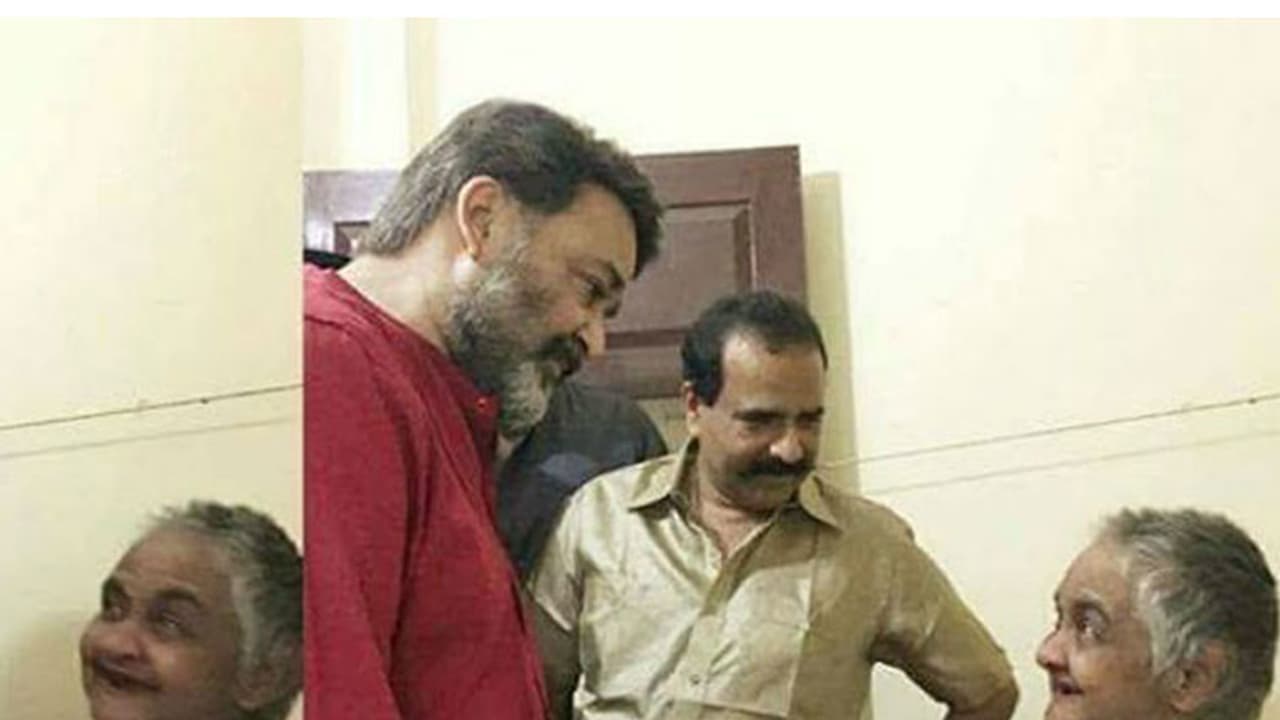 Video: When Mohanlal went to cancer rehabilitation centre Video: When Mohanlal went to cancer rehabilitation centre