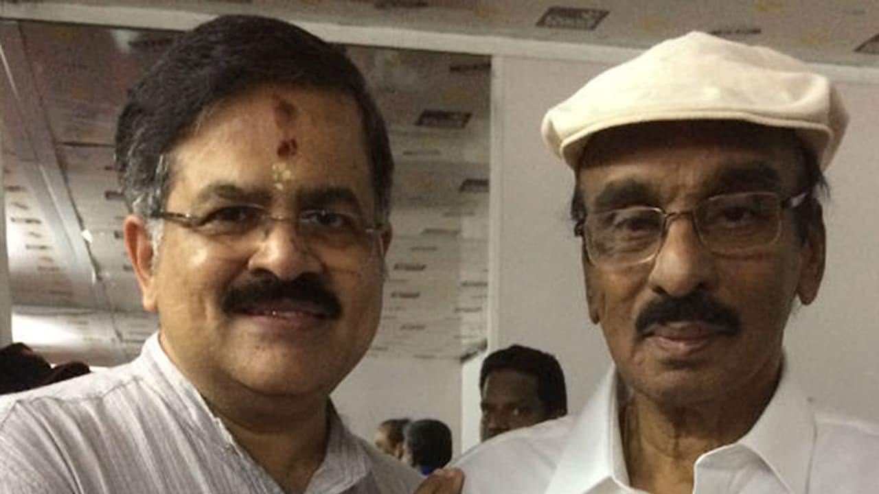 ആദ്യം തല്ലുകൊള്ളിച്ചു, പിന്നെ ഐ വി ശശി എന്നെ പാട്ടുകാരനാക്കി: കൃഷ്ണചന്ദ്രന് ആദ്യം തല്ലുകൊള്ളിച്ചു, പിന്നെ ഐ വി ശശി എന്നെ പാട്ടുകാരനാക്കി: കൃഷ്ണചന്ദ്രന്