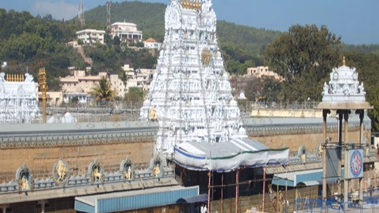 மக்களே.. திருப்பதி கோவிலுக்கு மார்ச் மாதம் போறீங்களா? அப்படினா கண்டிப்பா இதை படியுங்கள்..! மக்களே.. திருப்பதி கோவிலுக்கு மார்ச் மாதம் போறீங்களா? அப்படினா கண்டிப்பா இதை படியுங்கள்..!