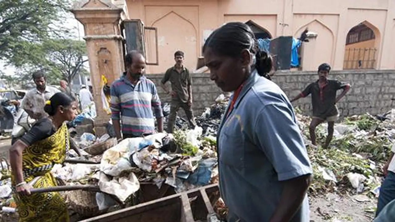 Bengaluru stinks as contractors refuse to clear garbage. Here's what you need to know Bengaluru stinks as contractors refuse to clear garbage. Here's what you need to know