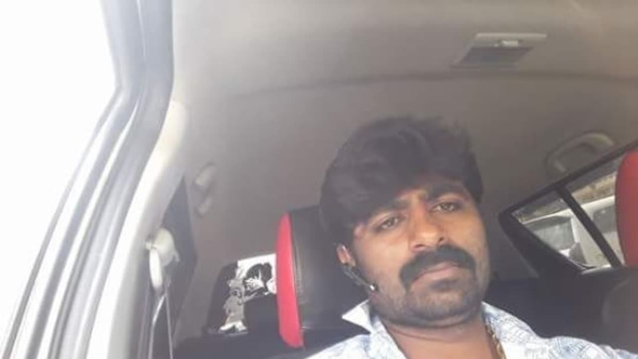 ஓசூரில் ரவுடி படுகொலை…. கடத்திச் சென்று 45 இடங்களில் சரிமாரியாக குத்தி வீசிய கொடூரம் !! ஓசூரில் ரவுடி படுகொலை…. கடத்திச் சென்று 45 இடங்களில் சரிமாரியாக குத்தி வீசிய கொடூரம் !!