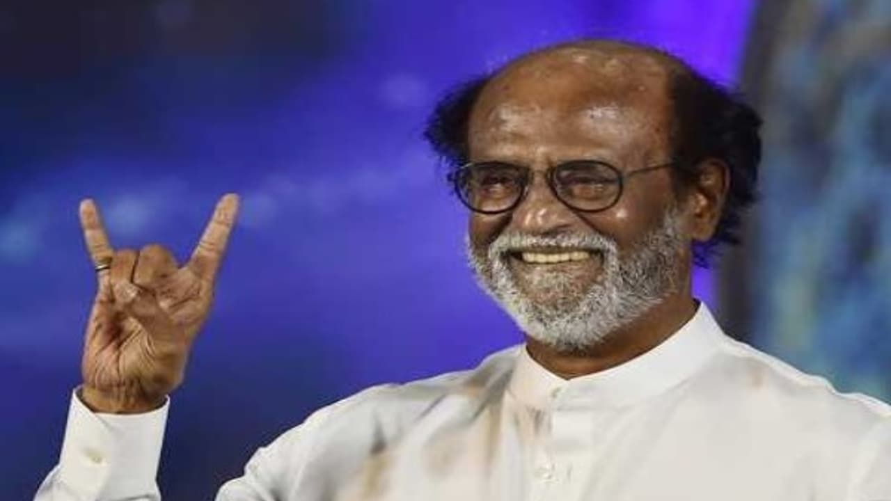 రజిని ఇంటి ముందు ఆందోళనకు దిగిన ఫ్యాన్స్..!