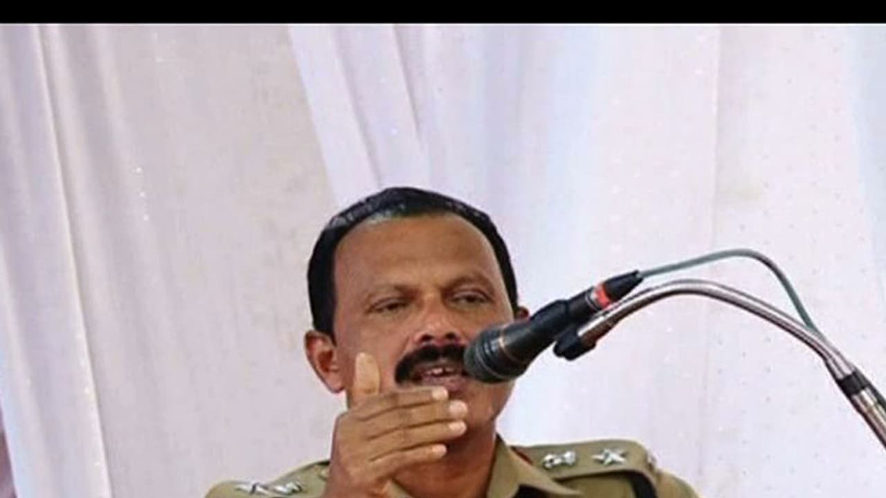 അച്ചടക്ക നടപടി നേരിട്ട എസ്പിയെ വിജിലന്സ് കേസുകളുടെ മേല്നോട്ട ചുമതല നല്കിയത് വിവാദമാകുന്നു അച്ചടക്ക നടപടി നേരിട്ട എസ്പിയെ വിജിലന്സ് കേസുകളുടെ മേല്നോട്ട ചുമതല നല്കിയത് വിവാദമാകുന്നു