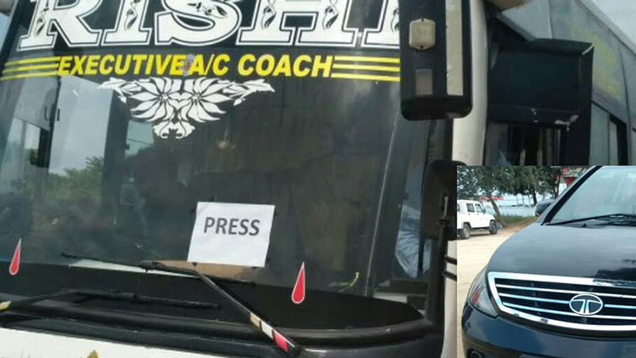 ఎక్స్ ప్రెస్ న్యూస్ :వైసీపి పాదయాత్రలో మీడియా తిప్పలు ఎక్స్ ప్రెస్ న్యూస్ :వైసీపి పాదయాత్రలో మీడియా తిప్పలు