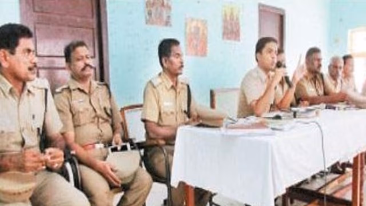 விநாயகர் சதுர்த்தி ஊர்வலத்தில் மேளதாளங்கள், பேண்டு வாத்தியங்களுக்கு தடை – டிஎஸ்பி அறிவிப்பு… விநாயகர் சதுர்த்தி ஊர்வலத்தில் மேளதாளங்கள், பேண்டு வாத்தியங்களுக்கு தடை – டிஎஸ்பி அறிவிப்பு…