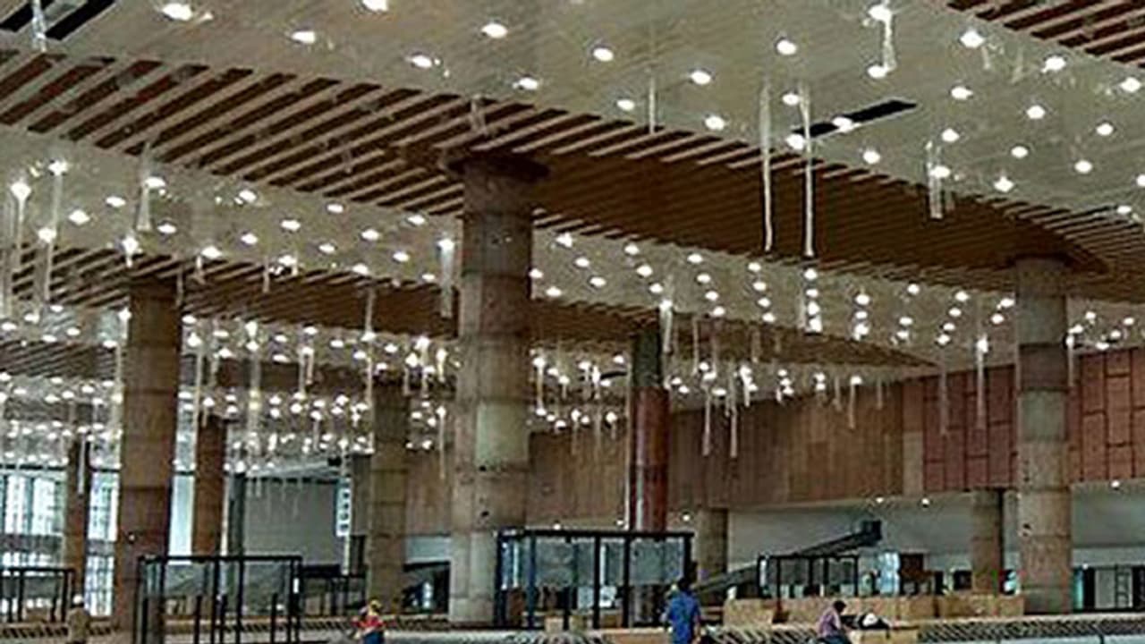 കണ്ണൂര് അണിഞ്ഞൊരുങ്ങുന്നു; വിമാനത്താവളത്തിന്റെ ഉദ്ഘാടനം അന്താരാഷ്ട്ര നിലവാരത്തില് കണ്ണൂര് അണിഞ്ഞൊരുങ്ങുന്നു; വിമാനത്താവളത്തിന്റെ ഉദ്ഘാടനം അന്താരാഷ്ട്ര നിലവാരത്തില്