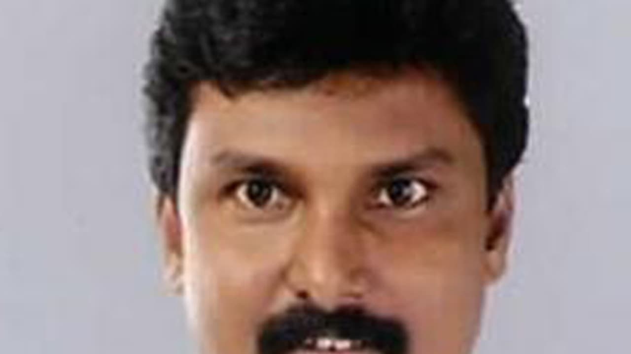 ಲಖನ್ ಜಾರಕಿಯೊಳಿ ಶೀಘ್ರ ಬಿಜೆಪಿ ಸೇರ್ಪಡೆ ಸಂಭವ ಲಖನ್ ಜಾರಕಿಯೊಳಿ ಶೀಘ್ರ ಬಿಜೆಪಿ ಸೇರ್ಪಡೆ ಸಂಭವ