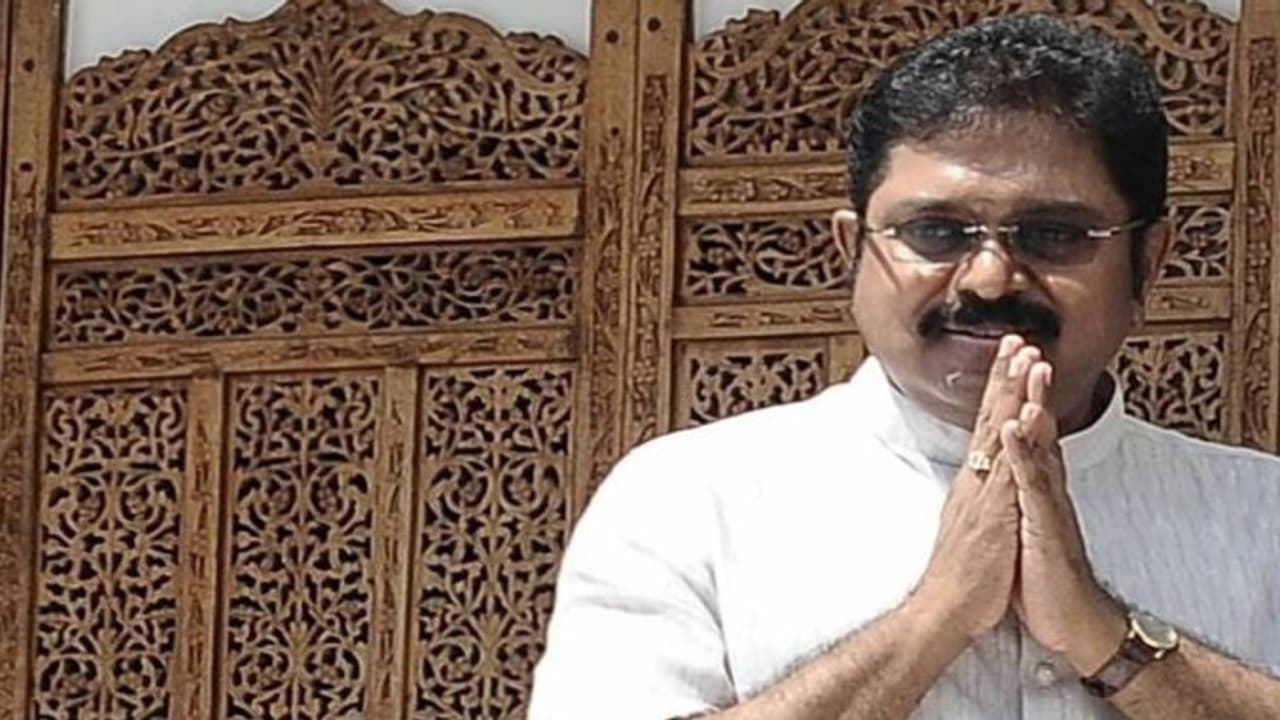 தினகரன் ஆதரவு எம்எல்ஏக்கள் எடப்பாடியுடன் சந்திப்பு!! தினகரன் ஆதரவு எம்எல்ஏக்கள் எடப்பாடியுடன் சந்திப்பு!!