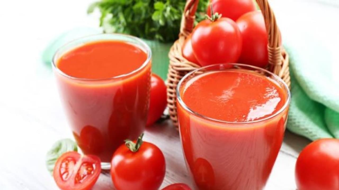 தக்காளி சாற்றை தினமும் ஒரு டம்ளர் குடித்து வாருங்கள்! நடக்கும் அதியசயத்தை நீங்களே பார்ப்பீர்கள்... தக்காளி சாற்றை தினமும் ஒரு டம்ளர் குடித்து வாருங்கள்! நடக்கும் அதியசயத்தை நீங்களே பார்ப்பீர்கள்...