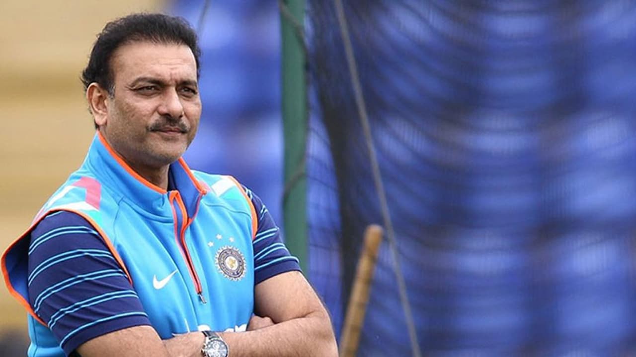 ఐసీసీ ట్వీట్: భారత కోచ్ రవిశాస్త్రికి ట్రోలింగ్ హీట్ ఐసీసీ ట్వీట్: భారత కోచ్ రవిశాస్త్రికి ట్రోలింగ్ హీట్