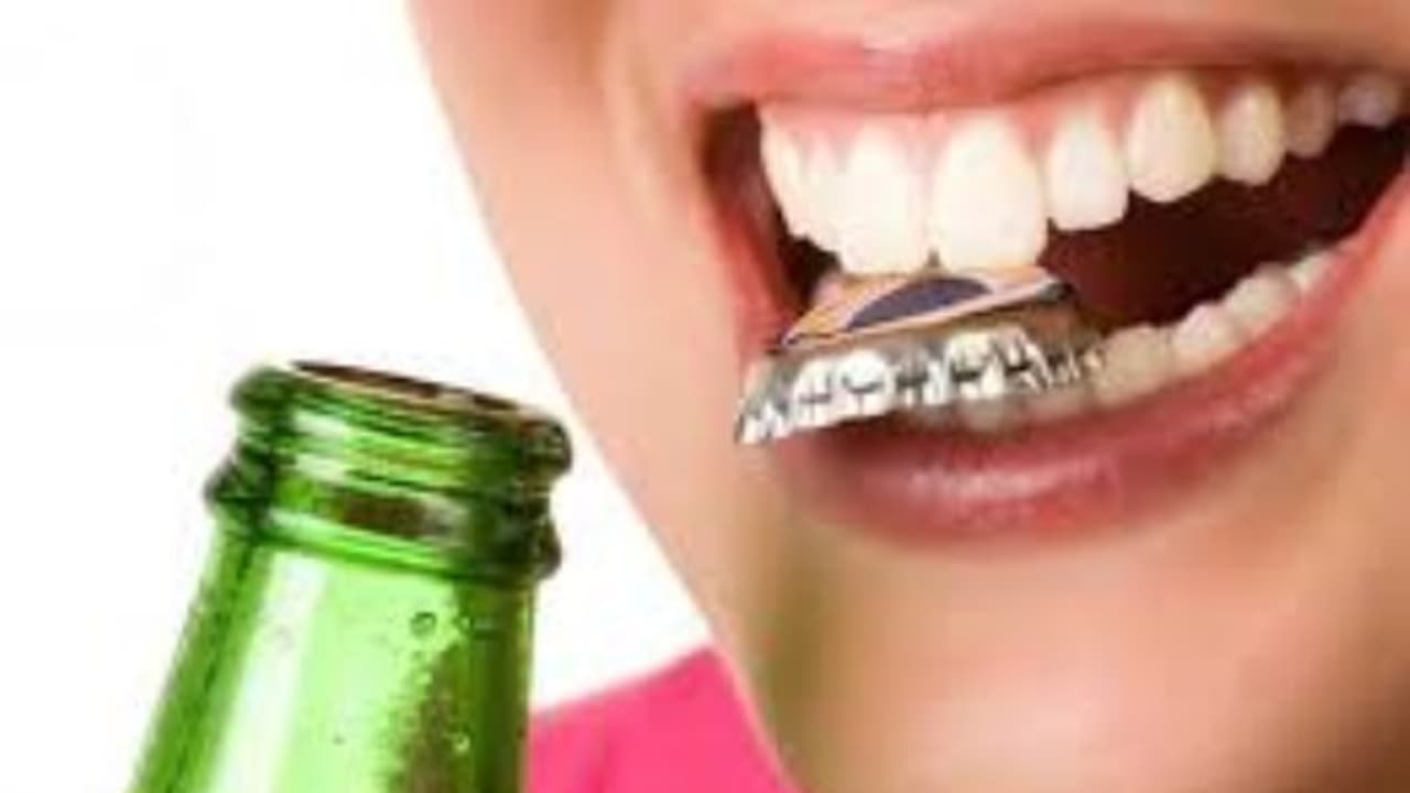 உங்களுக்குத் தெரியுமா? பல் துலக்கியவுடன் நெல்லிக்காயை மென்று தின்றால் பலவிதமான பல் நோய்கள் குணமாகும்.