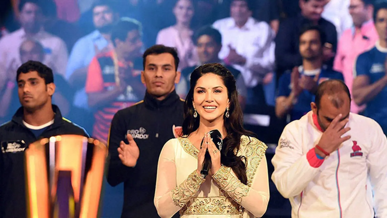 WATCH: Sunny Leone sings National Anthem at Pro Kabaddi League WATCH: Sunny Leone sings National Anthem at Pro Kabaddi League