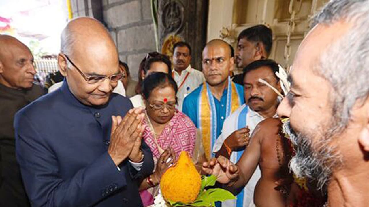 తిరుచానూరు అమ్మవారిని దర్శించుకున్న రాష్ట్రపతి తిరుచానూరు అమ్మవారిని దర్శించుకున్న రాష్ట్రపతి