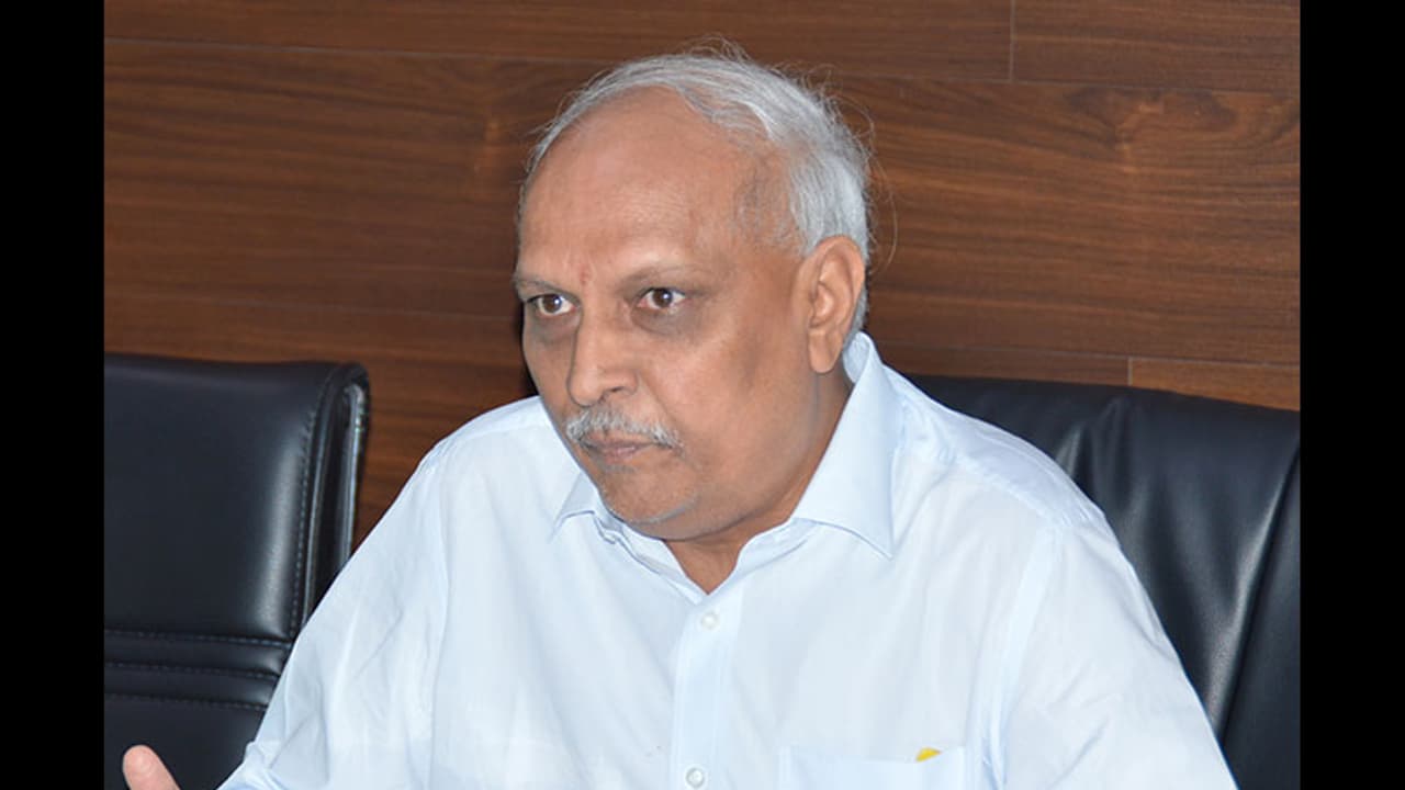 ఎల్వీ బదిలీ: సీఎస్‌లు రెండేళ్లు పదవిలో ఉండాలి...హైకోర్టులో ఐవైఆర్ పిటిషన్