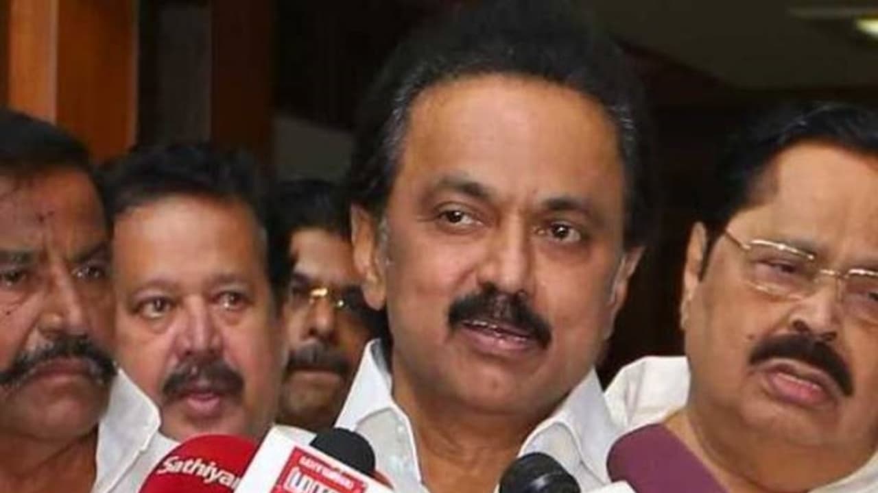 உயர்நீதிமன்ற உத்தரவுகளை உதாசினப்படுத்தும் மத்திய மாநில அரசுகள்...! கிளறிவிட்ட ஸ்டாலின்..! உயர்நீதிமன்ற உத்தரவுகளை உதாசினப்படுத்தும் மத்திய மாநில அரசுகள்...! கிளறிவிட்ட ஸ்டாலின்..!