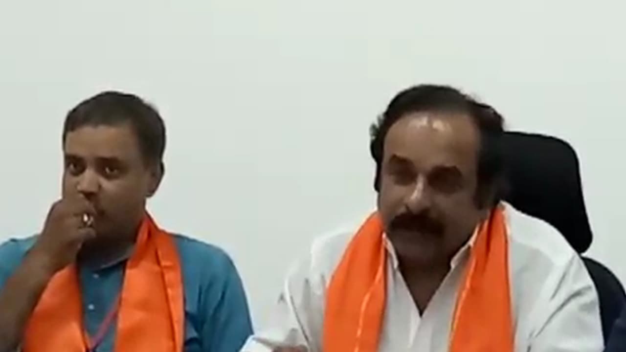 ಗಾಂಧಿ ಕೊಂದ ಗೂಡ್ಸೆ ಪರ ನಿಂತ ಹಿಂದೂ ಮಹಾಸಭಾ ರಾಜ್ಯಾಧ್ಯಕ್ಷ ಗಾಂಧಿ ಕೊಂದ ಗೂಡ್ಸೆ ಪರ ನಿಂತ ಹಿಂದೂ ಮಹಾಸಭಾ ರಾಜ್ಯಾಧ್ಯಕ್ಷ