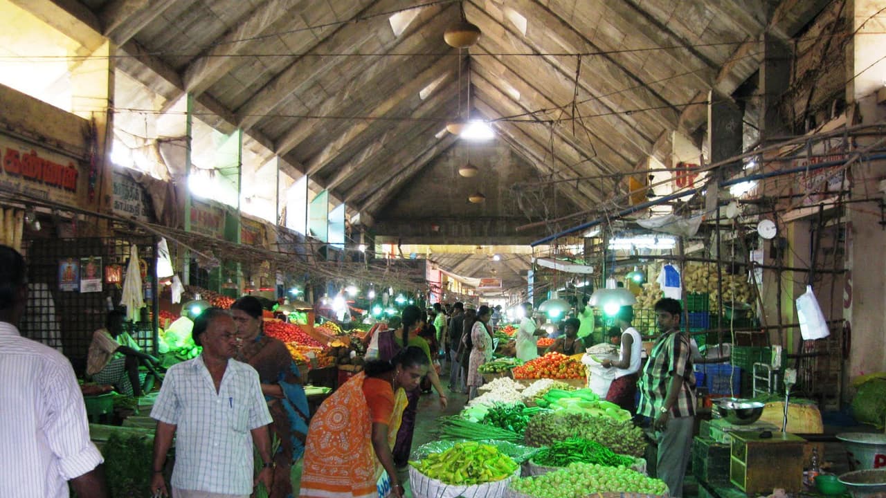 கோயம்பேடு மார்க்கெட் இடம் மாற்றம்...? இல்லையென்றால் இழுத்து மூடப்படும்.. எச்சரிக்கும் காவல் ஆணையர்..! கோயம்பேடு மார்க்கெட் இடம் மாற்றம்...? இல்லையென்றால் இழுத்து மூடப்படும்.. எச்சரிக்கும் காவல் ஆணையர்..!