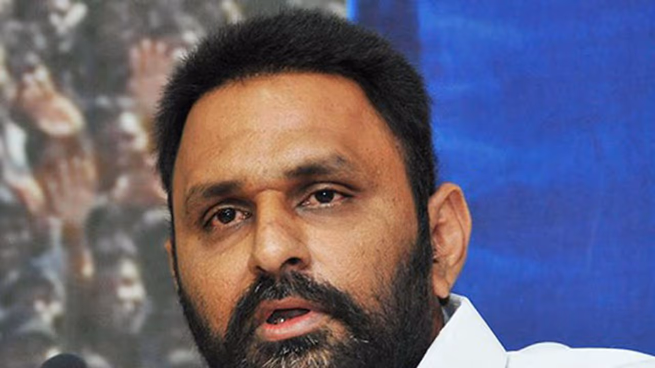 YSRCP : వైసిపిలో భగ్గుమన్న విబేధాలు ... కొడాలి నానిపై సొంతపార్టీ నాయకుడే ఫైర్ YSRCP : వైసిపిలో భగ్గుమన్న విబేధాలు ... కొడాలి నానిపై సొంతపార్టీ నాయకుడే ఫైర్