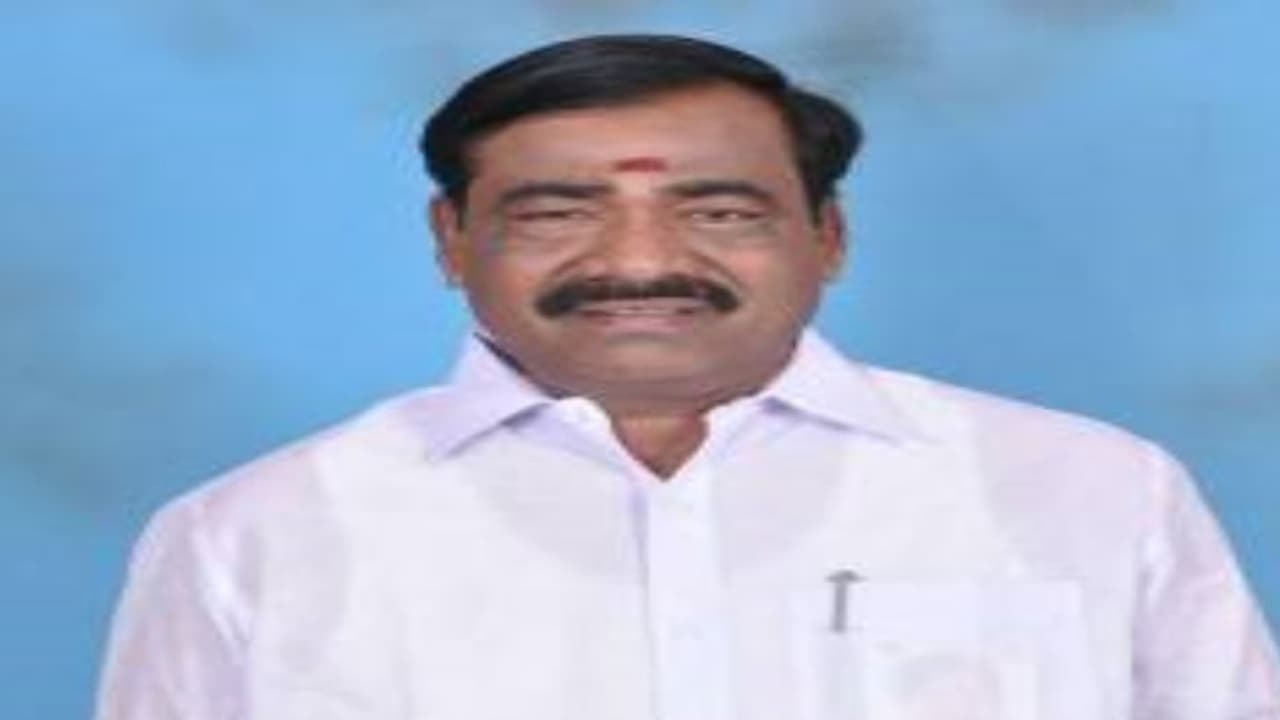 தெறித்து ஓடும் அரசு கொறடா.. விழாக்களில் கூட கலந்து கொள்ள முடியாமல் தவிப்பு… தெறித்து ஓடும் அரசு கொறடா.. விழாக்களில் கூட கலந்து கொள்ள முடியாமல் தவிப்பு…