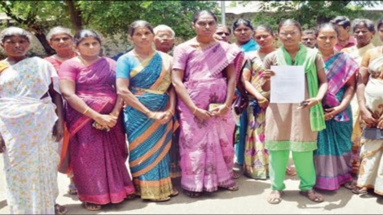 உயிர் பலி வாங்கும் டெங்கு காய்ச்சலைத் தடுக்க தீவிர நடவடிக்கை எடுக்க வேண்டி மக்கள் மனு… உயிர் பலி வாங்கும் டெங்கு காய்ச்சலைத் தடுக்க தீவிர நடவடிக்கை எடுக்க வேண்டி மக்கள் மனு…