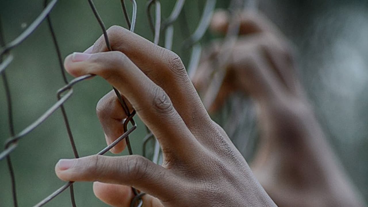 ഹാദിയ: ഈ കണ്ണീരിന് നാമെന്ത് മറുപടി പറയും? ഹാദിയ: ഈ കണ്ണീരിന് നാമെന്ത് മറുപടി പറയും?