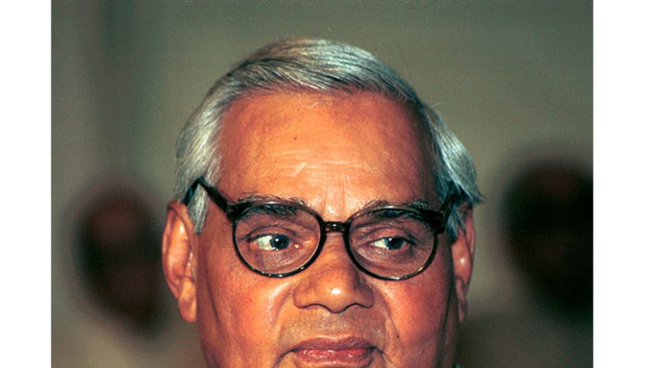 ವಾಜಪೇಯಿ ಆರೋಗ್ಯದಲ್ಲಿ ಏರುಪೇರು: ಆಸ್ಪತ್ರೆಗೆ ಗಣ್ಯರ ದೌಡು!