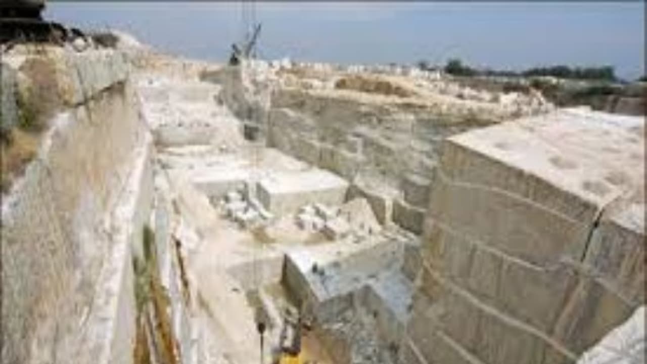 మహబూబాబాద్ :లారీపై నుంచి జారి ఆటోపై పడ్డ గ్రానైట్ రాయి, 8 మంది కూలీల దుర్మరణం..?