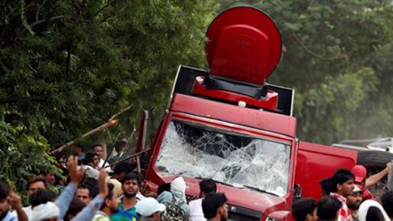 കലാപം പടരുന്നു, മരണം 30 ആയി കലാപം പടരുന്നു, മരണം 30 ആയി