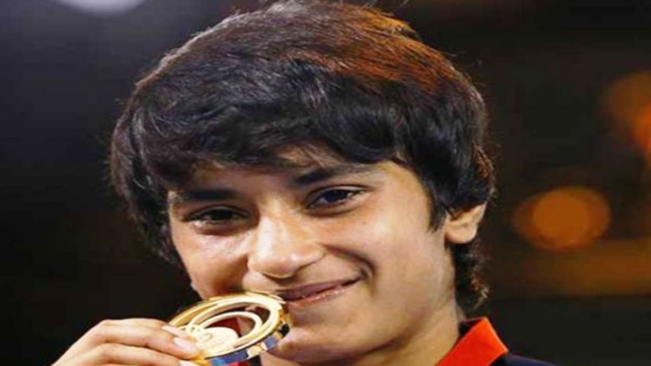 தேசிய மல்யுத்த சாம்பியன்ஷிப்: தங்கப் பதக்கம் வென்று சகோதரிகள் வீரநடை... தேசிய மல்யுத்த சாம்பியன்ஷிப்: தங்கப் பதக்கம் வென்று சகோதரிகள் வீரநடை...