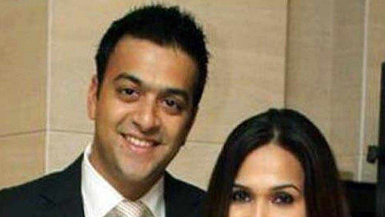 Rajinikanth's daughter Soundarya and R Ashwin now officially divorced Rajinikanth's daughter Soundarya and R Ashwin now officially divorced