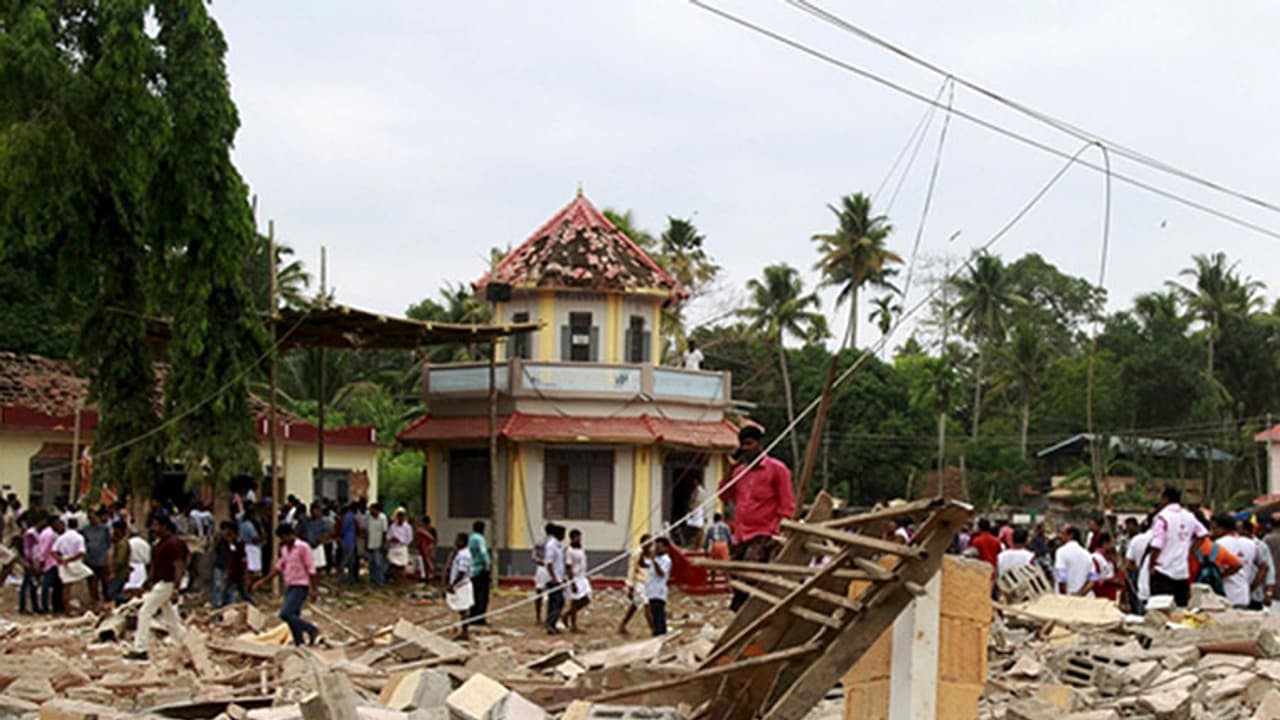 പുറ്റിങ്ങൽ വെടിക്കെട്ടപകടം; കുറ്റക്കാരായ ഉദ്യോഗസ്ഥർക്കെതിരെ നടപടിയെടുക്കാൻ പൊതുഭരണ വകുപ്പിന് ചുമതല പുറ്റിങ്ങൽ വെടിക്കെട്ടപകടം; കുറ്റക്കാരായ ഉദ്യോഗസ്ഥർക്കെതിരെ നടപടിയെടുക്കാൻ പൊതുഭരണ വകുപ്പിന് ചുമതല