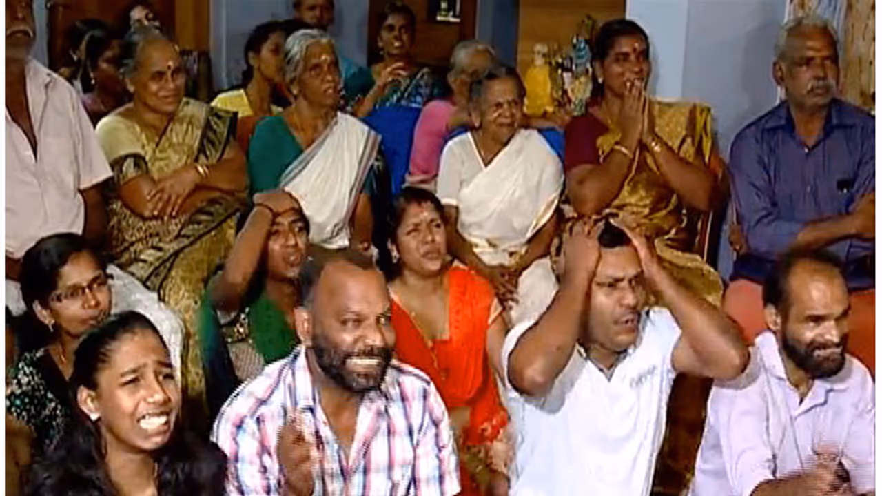 തോല്വിയുടെ നിരാശയില് ശ്രീജേഷിന്റെ കുടുംബം തോല്വിയുടെ നിരാശയില് ശ്രീജേഷിന്റെ കുടുംബം