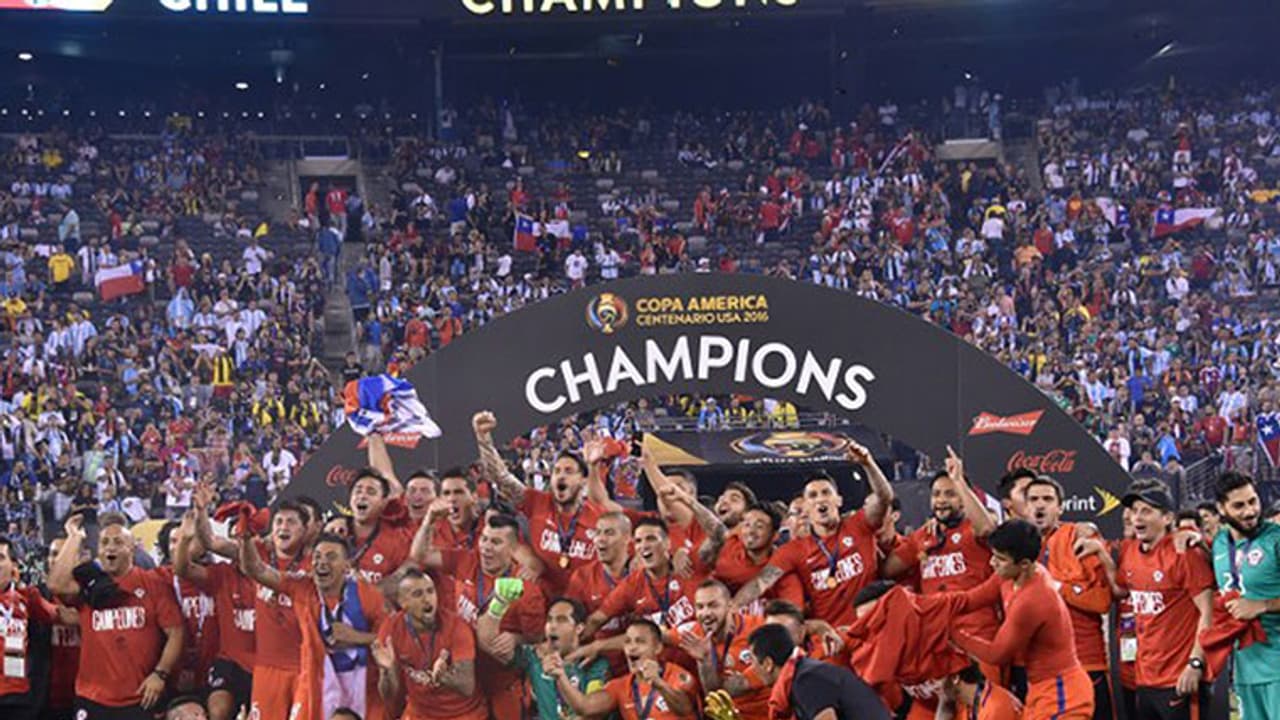 കോപ്പയില് ചിലി വീണ്ടും മുത്തമിട്ടു കോപ്പയില് ചിലി വീണ്ടും മുത്തമിട്ടു