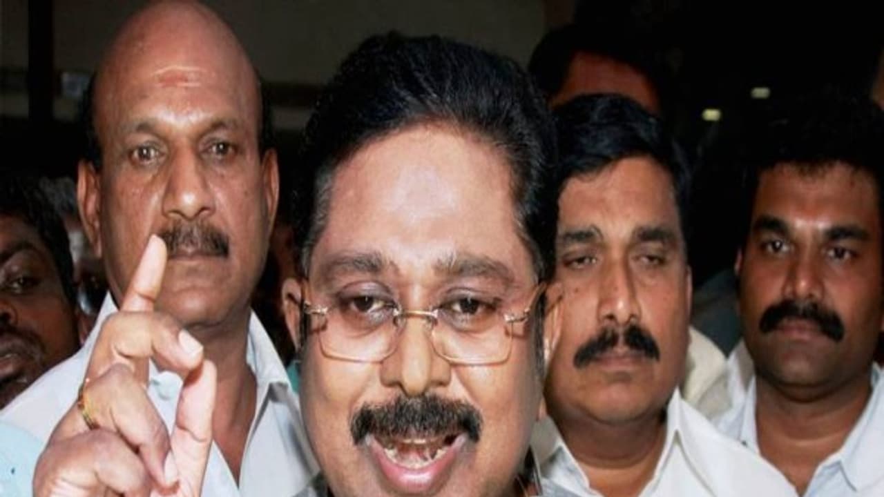 ஆட்டம் முடிஞ்சுது, அமைச்சரெல்லாம் பங்களாவை காலி பண்ணுங்க!: டி.டி.வி. டீமின் பெரும் கனவு... ஆட்டம் முடிஞ்சுது, அமைச்சரெல்லாம் பங்களாவை காலி பண்ணுங்க!: டி.டி.வி. டீமின் பெரும் கனவு...