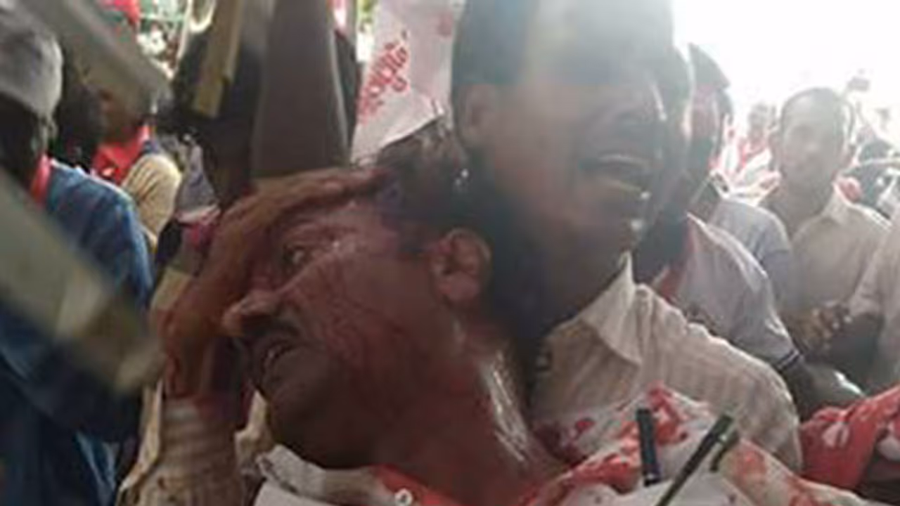 Clashes erupt in Dharna Chowk, Janasena makes a chaotic entry into people’s movement Clashes erupt in Dharna Chowk, Janasena makes a chaotic entry into people’s movement