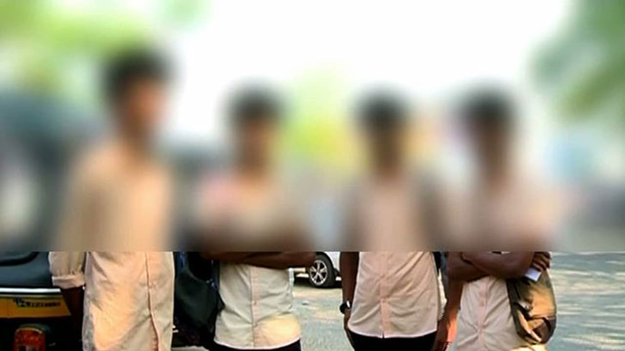 കളമശ്ശേരി പോളിടെക്നിക്കില് ക്രൂരമായി റാഗിംഗെന്ന് പരാതി കളമശ്ശേരി പോളിടെക്നിക്കില് ക്രൂരമായി റാഗിംഗെന്ന് പരാതി