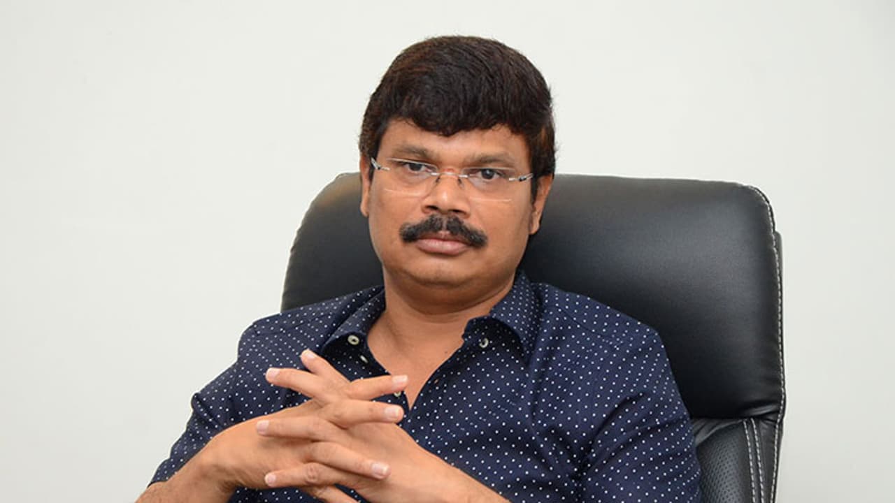 షాకింగ్ స్టోరీ: బోయపాటి చేస్తున్న కుట్రా? లేక బోయపాటిపై కుట్రా?