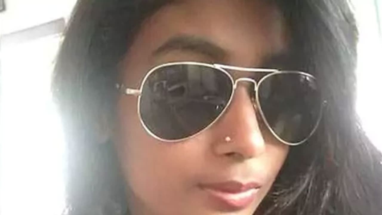 ദേശീയ നീന്തല് താരം തൂങ്ങി മരിച്ച നിലയില് ദേശീയ നീന്തല് താരം തൂങ്ങി മരിച്ച നിലയില്