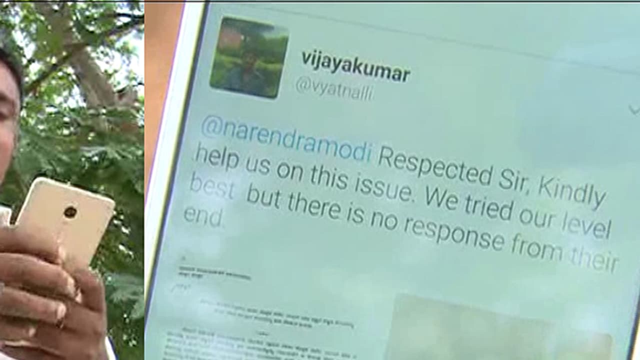 ಜೆಸ್ಕಾಂ ಅಧಿಕಾರಿಗಳಿಗೆ ಬಿಸಿ ಮುಟ್ಟಿಸಿದ ರೈತ: ಅಧಿಕಾರಿಗಳ ಕ್ರಮಕ್ಕೆ ಬೇಸತ್ತು ಮೋದಿಗೆ ಟ್ವೀಟ್ ಜೆಸ್ಕಾಂ ಅಧಿಕಾರಿಗಳಿಗೆ ಬಿಸಿ ಮುಟ್ಟಿಸಿದ ರೈತ: ಅಧಿಕಾರಿಗಳ ಕ್ರಮಕ್ಕೆ ಬೇಸತ್ತು ಮೋದಿಗೆ ಟ್ವೀಟ್