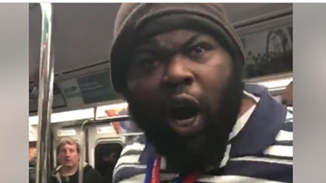 మనమ్మాయిని ఈ అమెరికన్ ఎలా బెదిరిస్తున్నాడో చూడండి.. మనమ్మాయిని ఈ అమెరికన్ ఎలా బెదిరిస్తున్నాడో చూడండి..