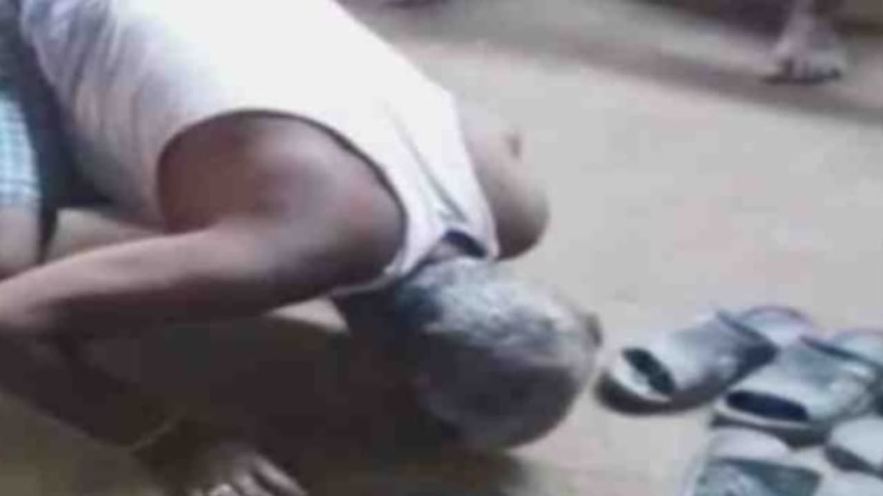 முதியவருக்கு செருப்படி...! காரணம் தெரிந்தால்...அடித்தவரை என்ன செய்வார்களோ ..?