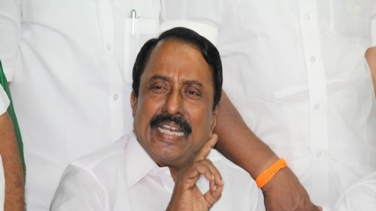 அரசு பள்ளிகளில் 500 ரோபோக்கள்! மாணவர்களின் கல்வித்தரத்தை மேலும் உயர்த்த திட்டம்! அமைச்சர் செங்கோட்டையன் தகவல்! அரசு பள்ளிகளில் 500 ரோபோக்கள்! மாணவர்களின் கல்வித்தரத்தை மேலும் உயர்த்த திட்டம்! அமைச்சர் செங்கோட்டையன் தகவல்!