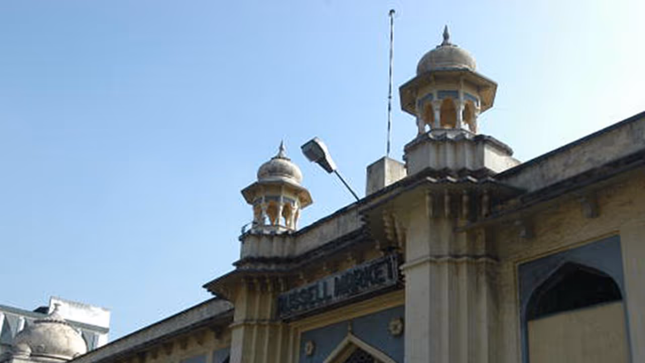 Why customers are avoiding age old Russel market? Why customers are avoiding age old Russel market?