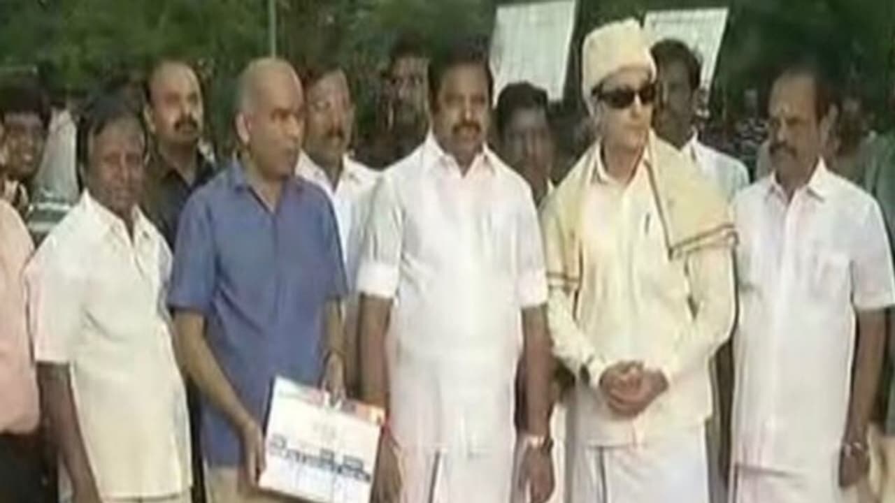 புரட்சித் தலைவரின் வாழ்க்கை வரலாறு படமாகிறதா? படப்பிடிப்பை தொடங்கி வைத்த எடப்பாடியார்! புரட்சித் தலைவரின் வாழ்க்கை வரலாறு படமாகிறதா? படப்பிடிப்பை தொடங்கி வைத்த எடப்பாடியார்!