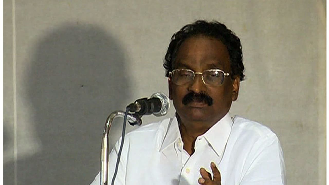 ഉള്‍പ്രദേശങ്ങളിലെ ആദിവാസി മേഖലകളിലും ഭക്ഷണവും ചികിത്സയും ഉറപ്പാക്കുമെന്ന് മന്ത്രി എ കെ ബാലന്‍