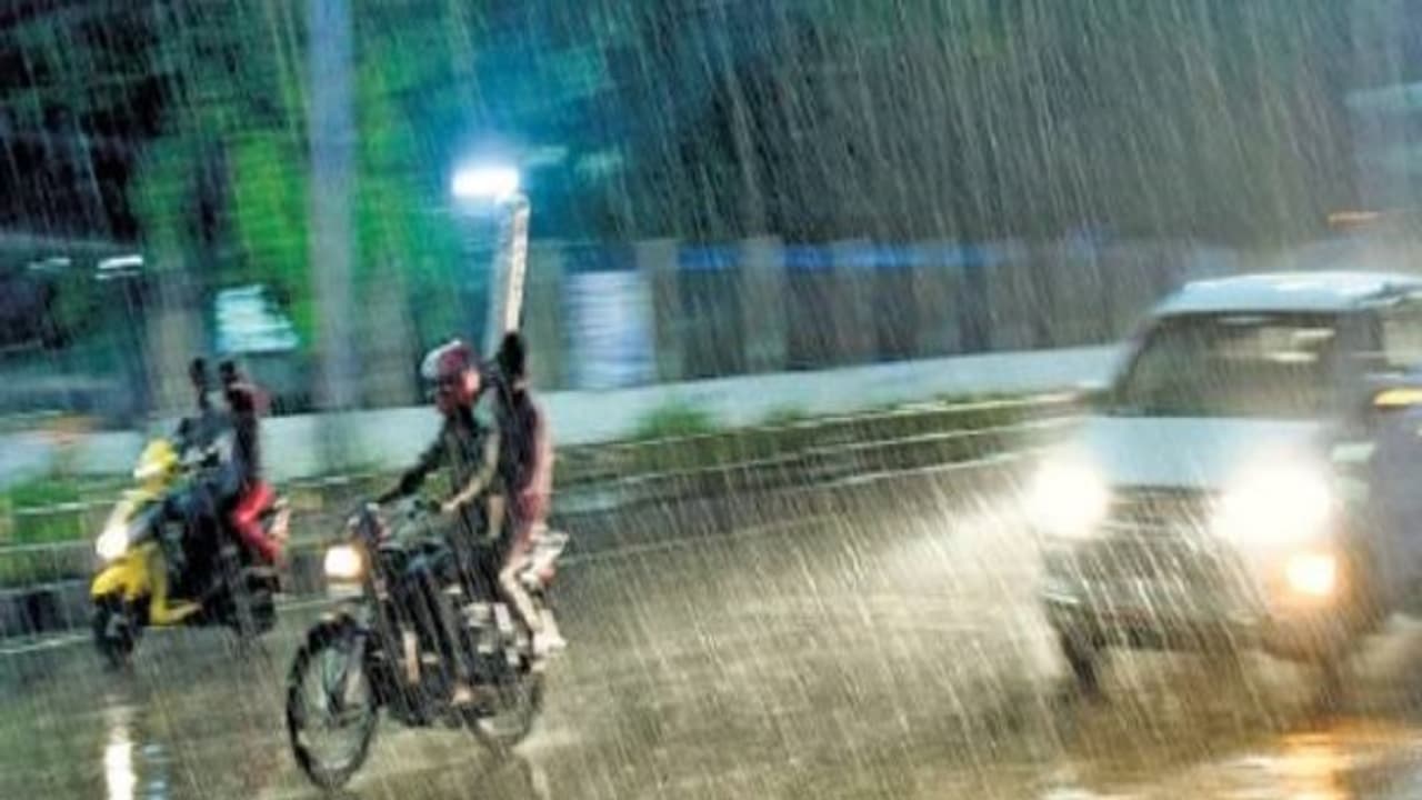 സംസ്ഥാനത്ത് അടുത്ത മൂന്ന് ദിവസം ശക്തമായ മഴ; പിന്നാലെ കാലവര്‍ഷം